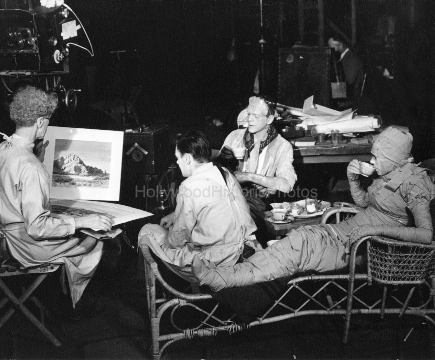 1935 1 Having lunch wm.jpg